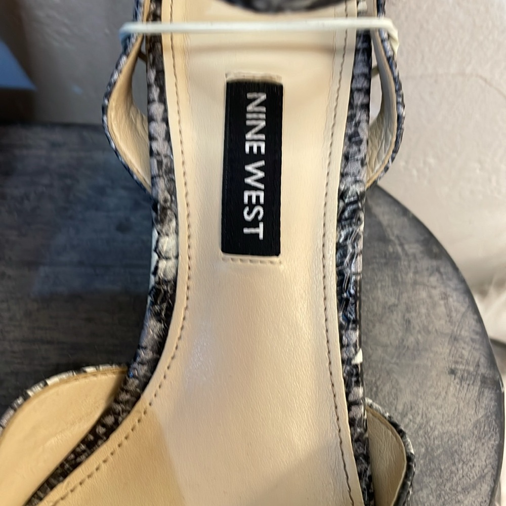 #0172 Nine West Black and Gray Snakeskin Low Heels with Wrap Ankle Strap-6.5 - Picture 7 of 11